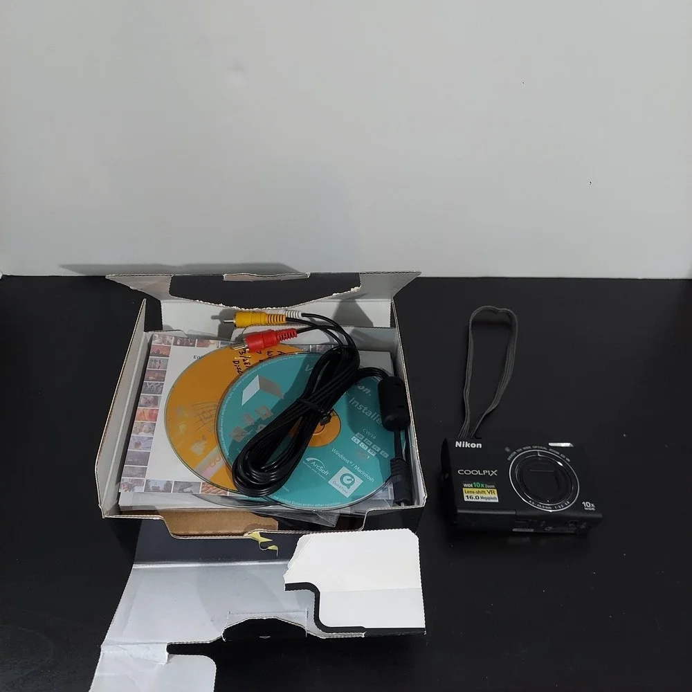 Nikon s6200 Coolpix Digital Camera 16.0 MP 10X Zoom Black LCD VR LOT PARTS ONLY